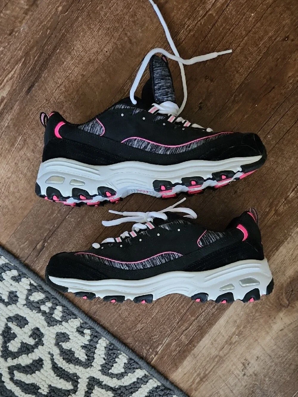 Skechers D'Lites-Me Time Sporty Sneakers Size 9.5 W